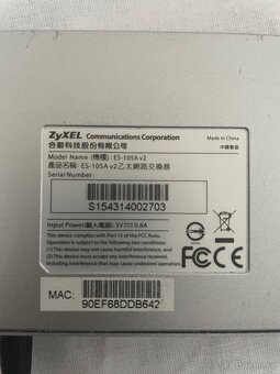 Síťový switch Zyxel ES-105A v2 - 2