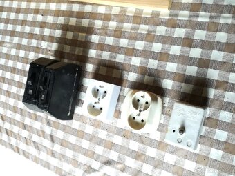 El. materiál starší výroby - 2