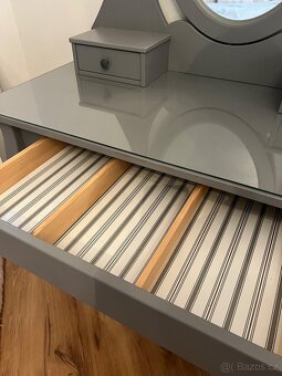 Toaletní stolek HEMNES IKEA - 2