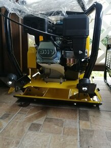 zemní kompaktor JCB HLT 553 - 2