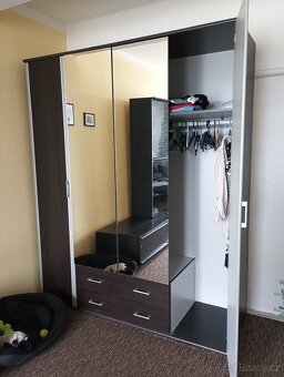 Prodám šatní skříň - 2