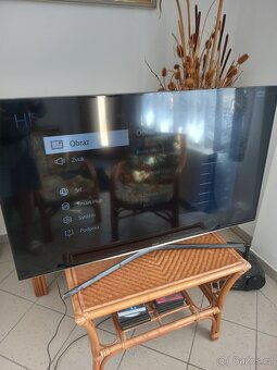 Samsung UE50J6282SU Smart TV - 2
