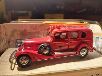 Matchbox yesteryear CADILLAC FIRE ENGINE - 2