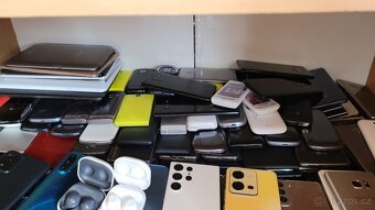 Velká sbírka maket telefonů - 2