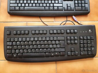 1x ps/2 a 1x usb klávesnice. - 2