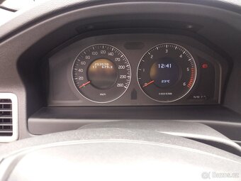 Volvo V70 2.0D 2010, černá metalíza - 2