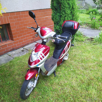 Prodám zachovalý elektroskútr - 2