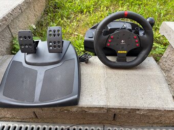 Závodní volant Logitech MOMO Racing - 2