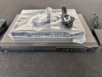 Hikvision DS-7616NI-ST, Switch,7x IP Kamera 2Mpix - 2