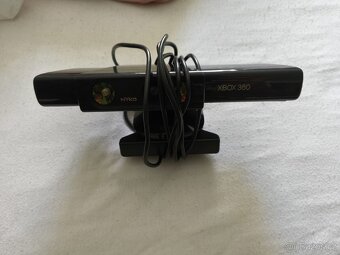 Xbox 360 E- stingray 500gb kinect a 3 ovladače - 2