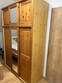 Velká šatní skříň - 2