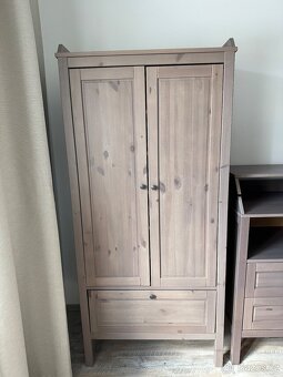 Skříň a přebalovací pult Ikea. - 2
