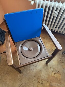 Toaletní židle - nová - 2