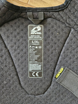 Hrudní chránič - 2