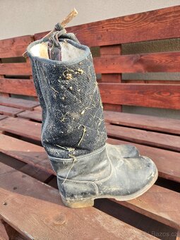 Staré jezdecké boty. - 2