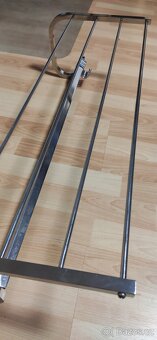 Funkcionalistický chromovaný věšák - 2