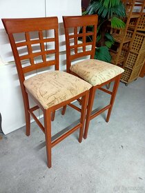 Prodám 2 x hezké velké barové židle z masivu - 2