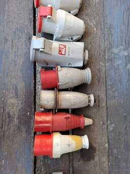 ELEKTROMATERIÁL ,ZÁSUVKY NA 380V - 2