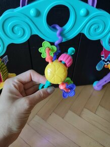 Hrazdička se závěsnými hračkami - Playgro - 2