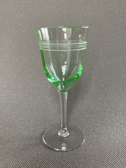 Starožitná sklenice na víno 100ml, uranové sklo - 2