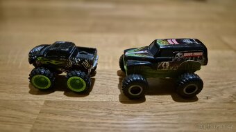 2 autíčka monster truck - 2