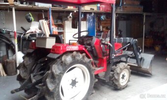 Malotraktor Mitsubishi MT 23 s nakladačem - 2