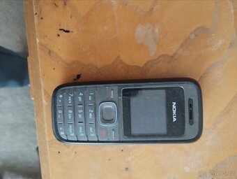 Mobil Nokia 230 s nabíječkou - 2