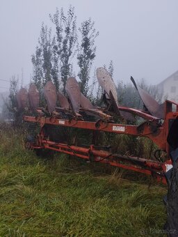 Predám otočný pluh, obracák, 5 radličný - 2