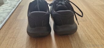 Prodám  botasky Under Armour velikost  43 - 2