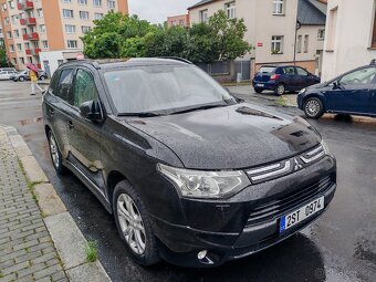 Mitsubishi Outlander - 2