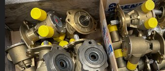 Prodám vodní čerpadlo Johnson Pump F7B-9 - 2
