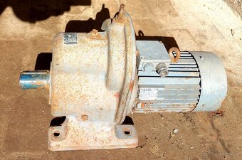 Elektromotor 2,2 kW 1430 s převodovkou nepoužitý - 2