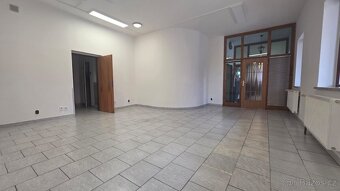 Pronájme obchodního prostoru v Rožnově P/R - 2