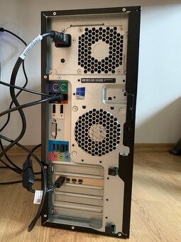 Vývojářský PC HP Z240 TW2 - 2