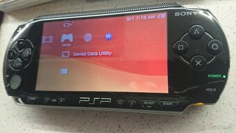 PSP + 4 hry + příslušenství - 2
