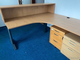 Kancelářský nábytek - 2
