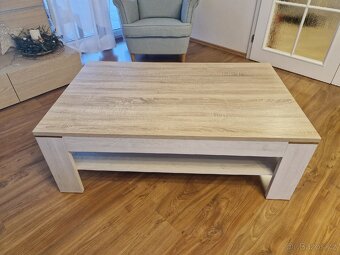 Dřevěný konferenční stolek - 2