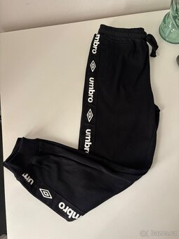 Chlapecké tepláky vel.140 UMBRO - 2