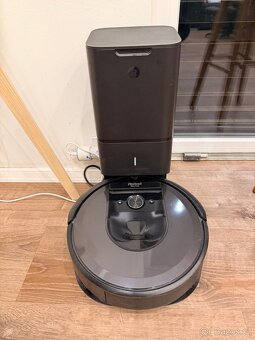 iRobot Roomba i7+ s Clean Base – automatické vysypávání - 2