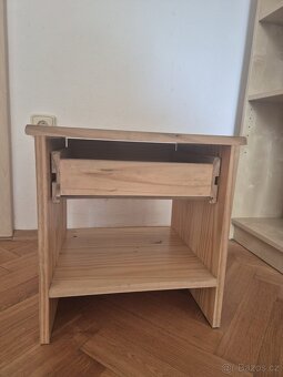 Malý noční stolek - 2