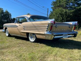 Oldsmobile Super 88 Holiday hardtop coupe - 2