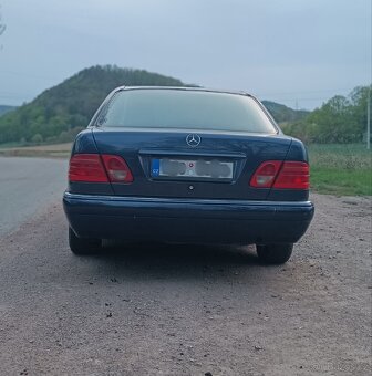 Mercedes Benz W210 E200 - 2