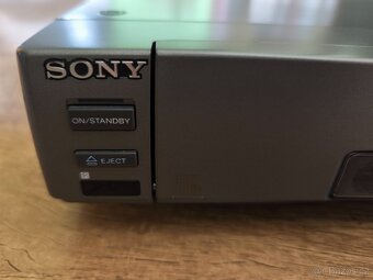 Videorekordér HI8 SONY ev-c2000e, příslušenství,čti popis - 2