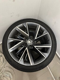 Alu kola Vega R19 - 2
