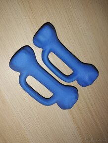 modré 0,5 kg činky s úchopem - vhodné na posilování - 2