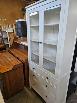 HEMNES VITRÍNA - 2