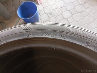 Zimní pneumatiky 235/40/19 - 2