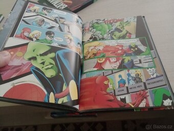 Jla Rok Jedna kniha druhá - 2