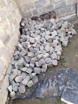 žulové kostky velké i malé - 2