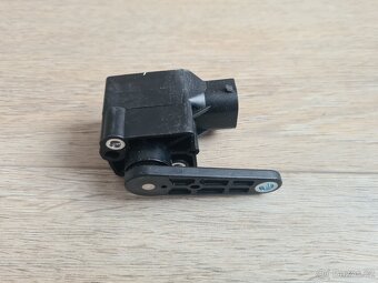 NOVÉ Čidlo úrovně výšky světel Octavia, Superb atd - 2